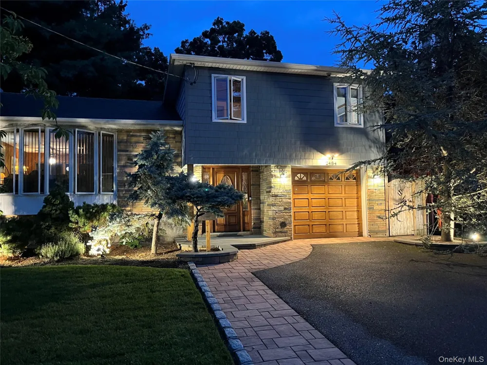 2484 Kayron Lane North Bellmore, NY 11710