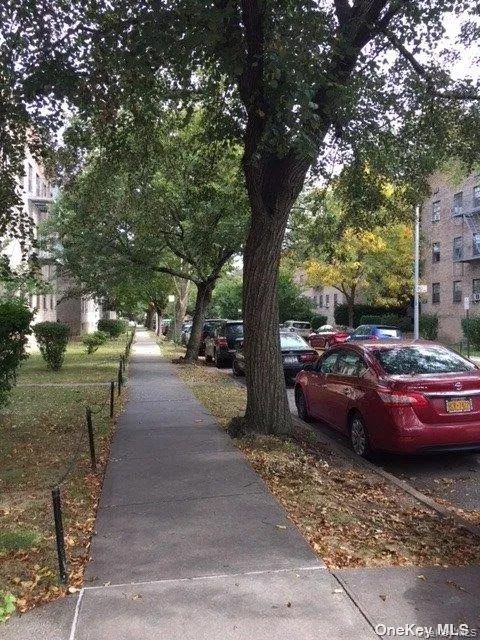 78-37 MAIN STREET STREET #2G Kew Garden Hills, NY 11367