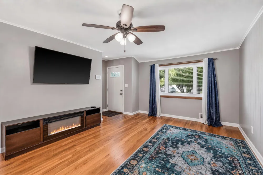 285 W 9th Street Deer Park, NY 11729