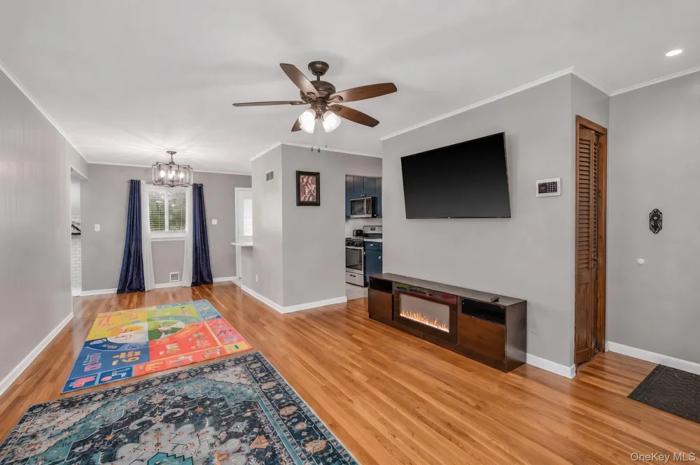 285 W 9th Street Deer Park, NY 11729
