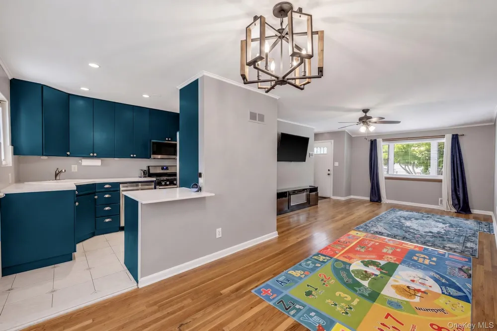 285 W 9th Street Deer Park, NY 11729