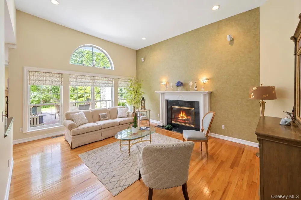 7 Wood Hollow Drive Westhampton, NY 11977