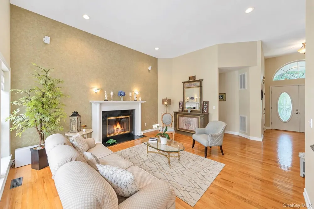 7 Wood Hollow Drive Westhampton, NY 11977