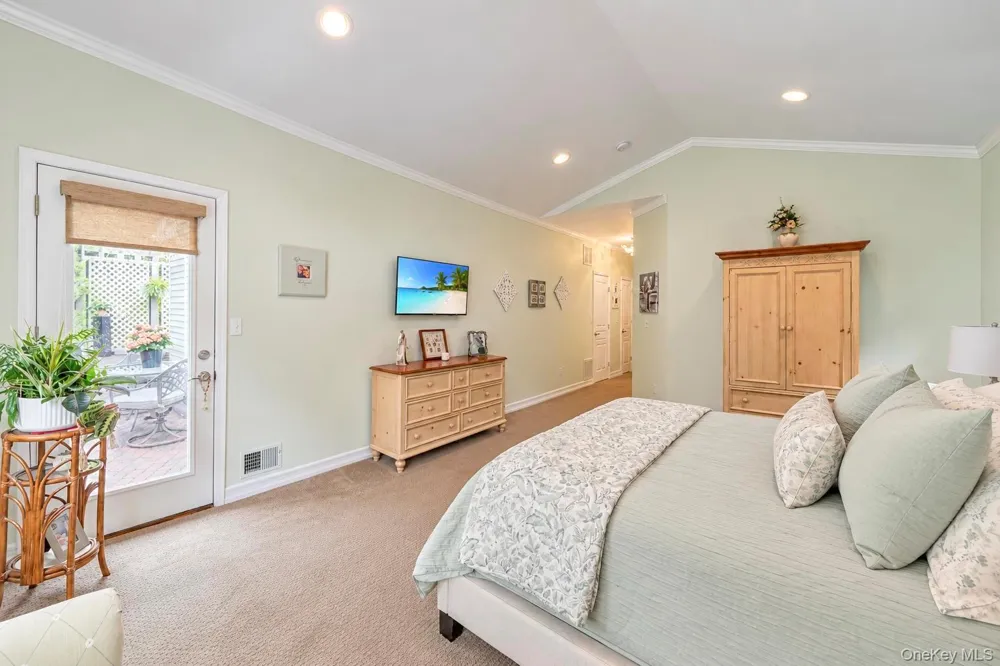 7 Wood Hollow Drive Westhampton, NY 11977