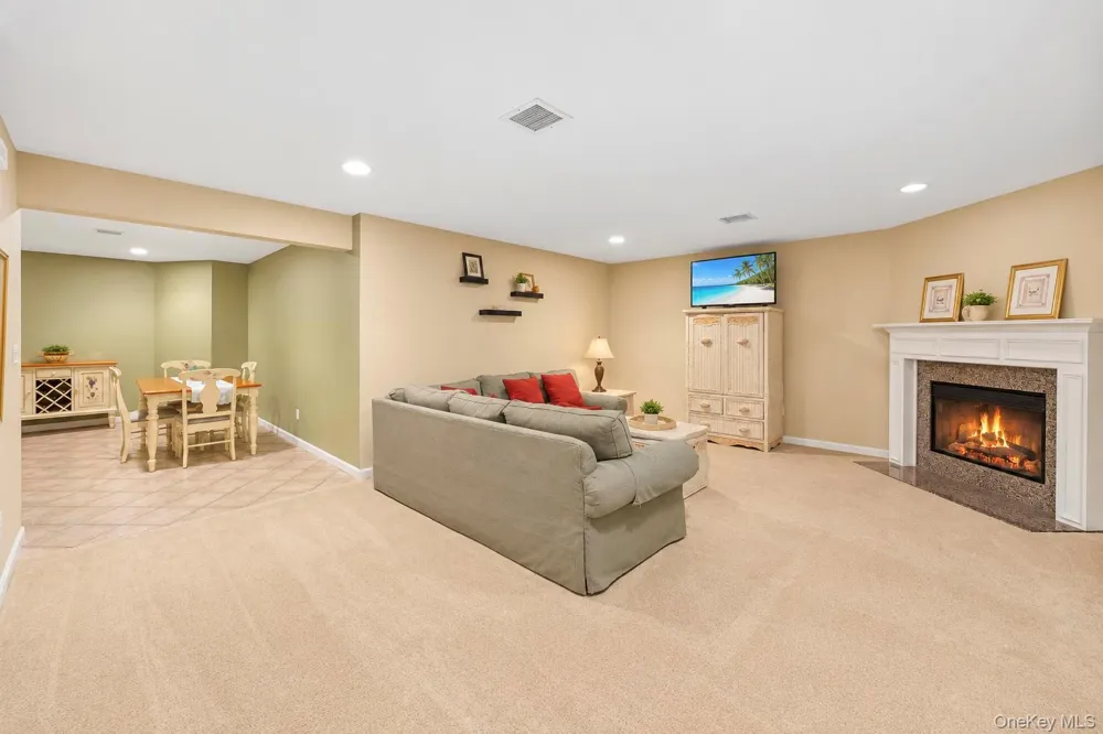 7 Wood Hollow Drive Westhampton, NY 11977