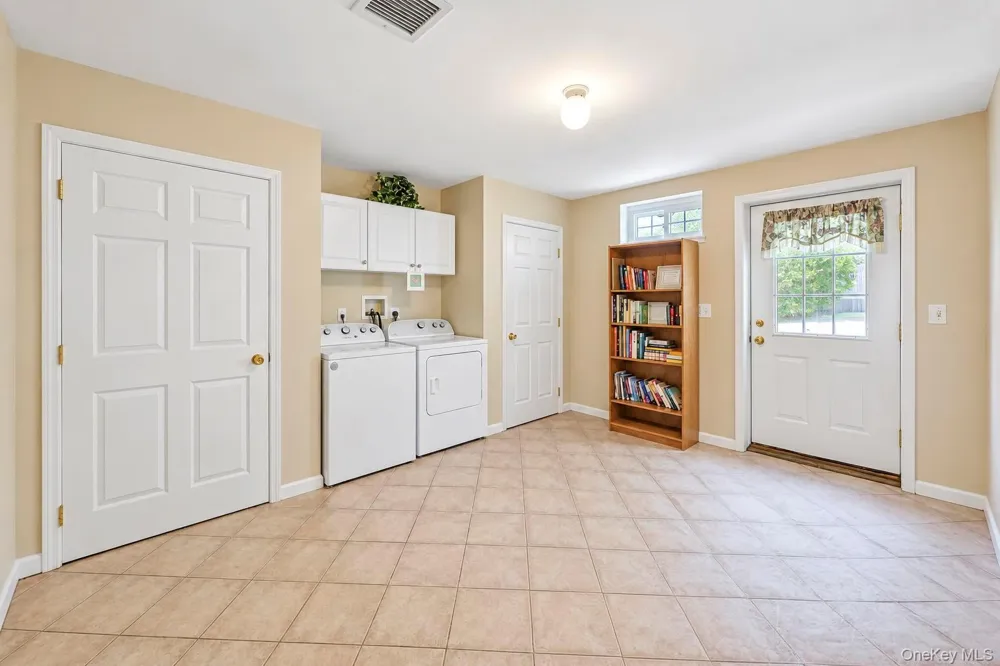 7 Wood Hollow Drive Westhampton, NY 11977