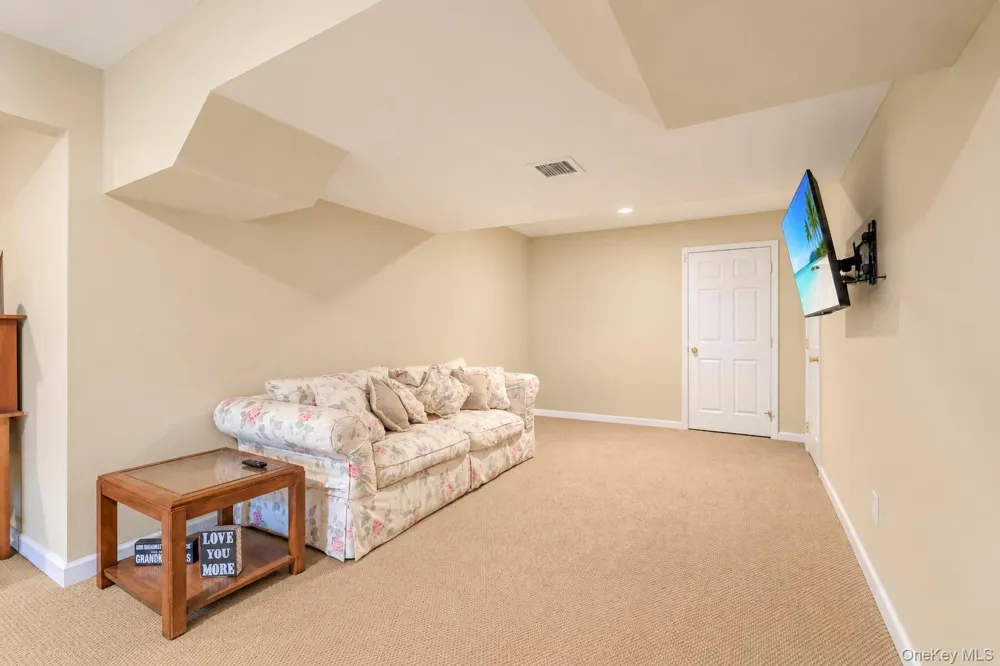 7 Wood Hollow Drive Westhampton, NY 11977