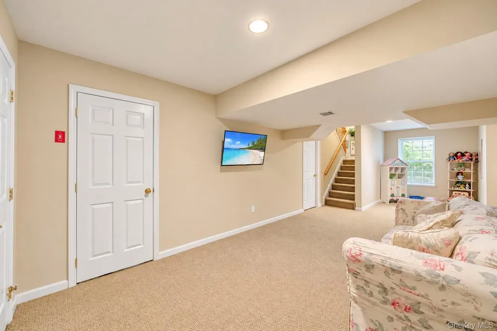 7 Wood Hollow Drive Westhampton, NY 11977