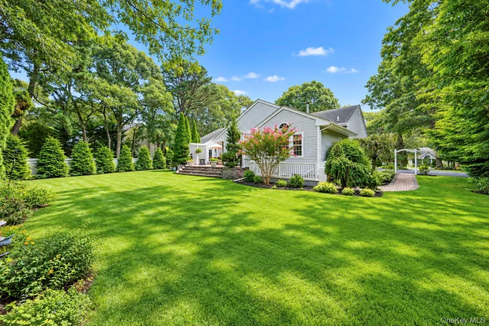 7 Wood Hollow Drive Westhampton, NY 11977