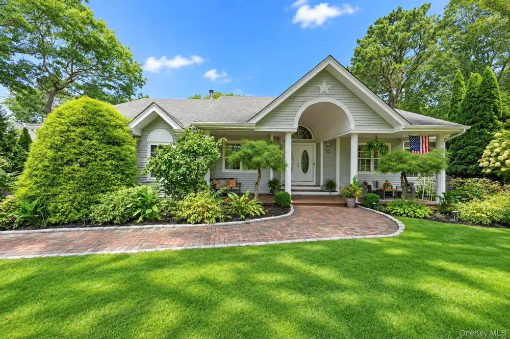 7 Wood Hollow Drive Westhampton, NY 11977