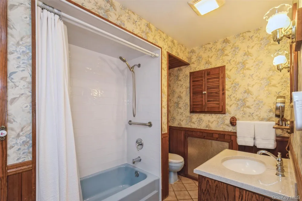 99 Barwick Street Floral Park, NY 11001