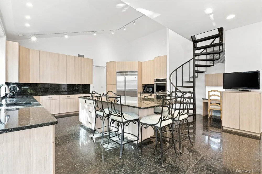 9 Swan Place Nissequogue, NY 11780