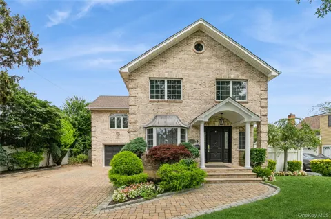 27 Greenlawn Boulevard