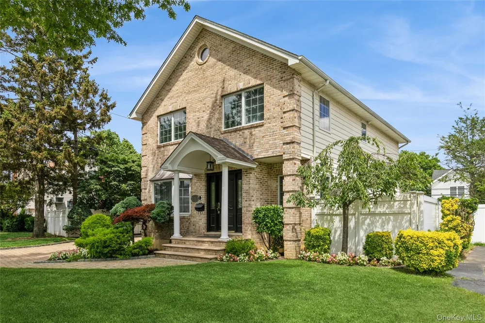 27 Greenlawn Boulevard Valley Stream, NY 11580