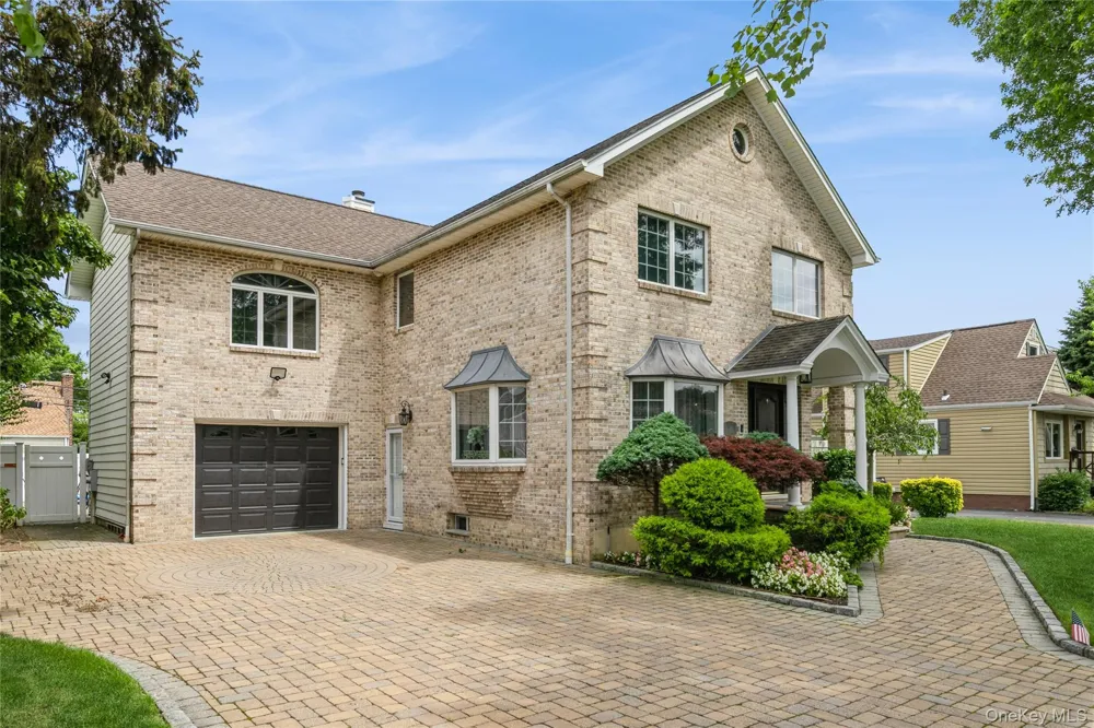 27 Greenlawn Boulevard Valley Stream, NY 11580