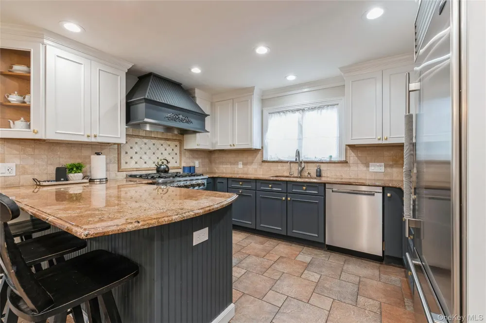 27 Greenlawn Boulevard Valley Stream, NY 11580