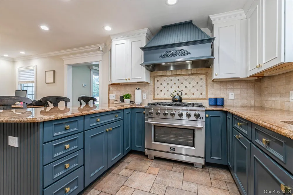 27 Greenlawn Boulevard Valley Stream, NY 11580