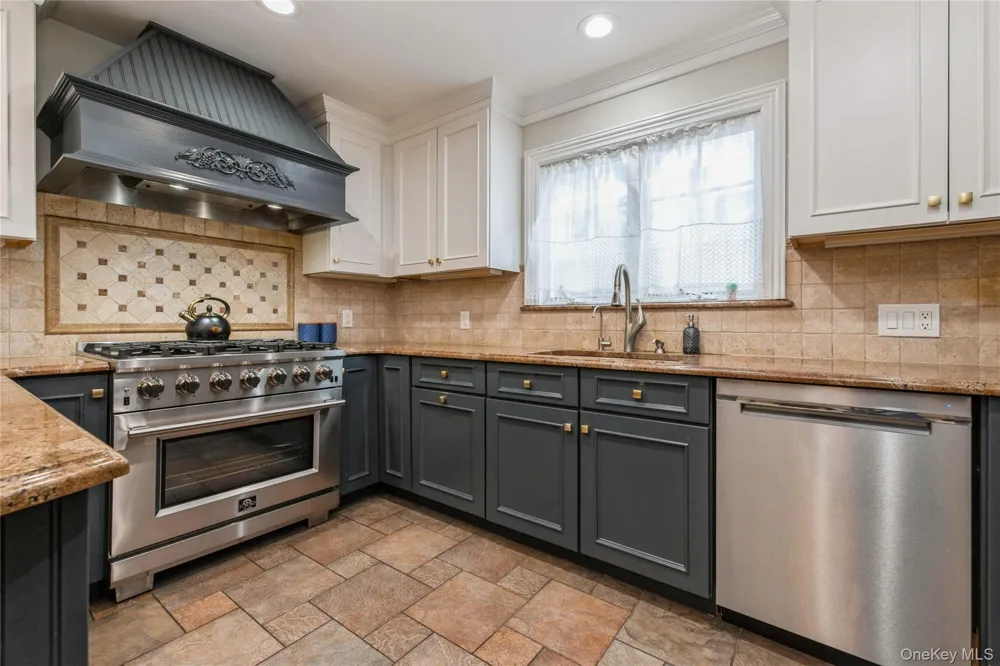 27 Greenlawn Boulevard Valley Stream, NY 11580