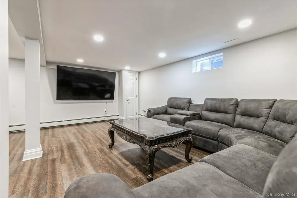 27 Greenlawn Boulevard Valley Stream, NY 11580