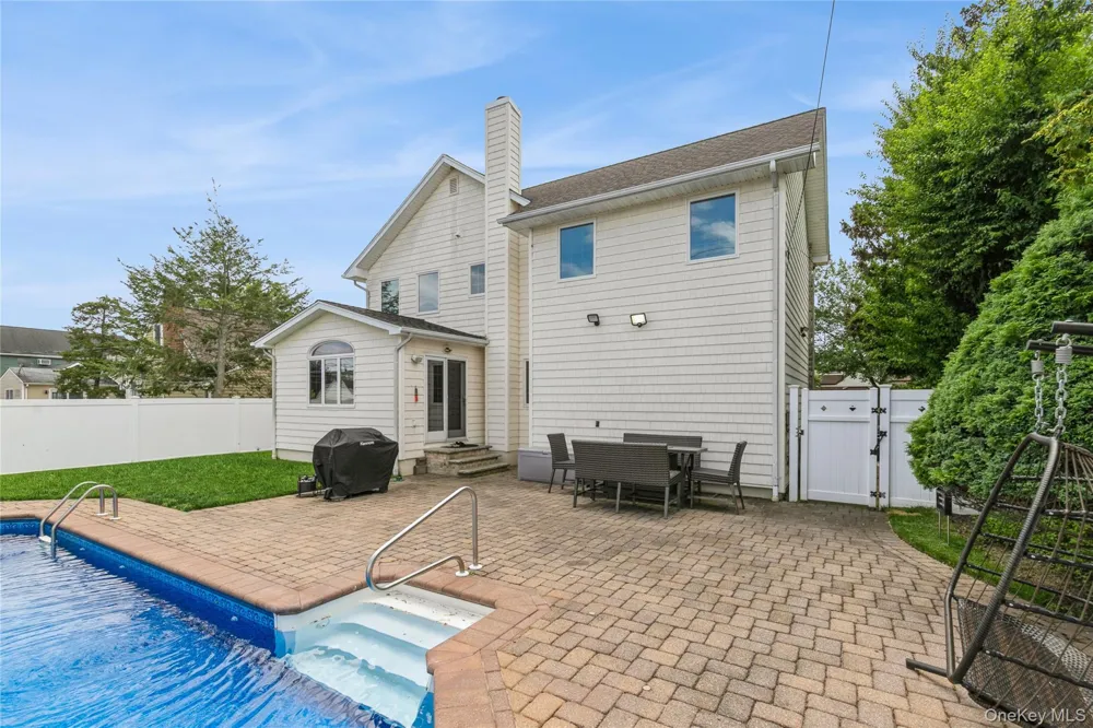 27 Greenlawn Boulevard Valley Stream, NY 11580