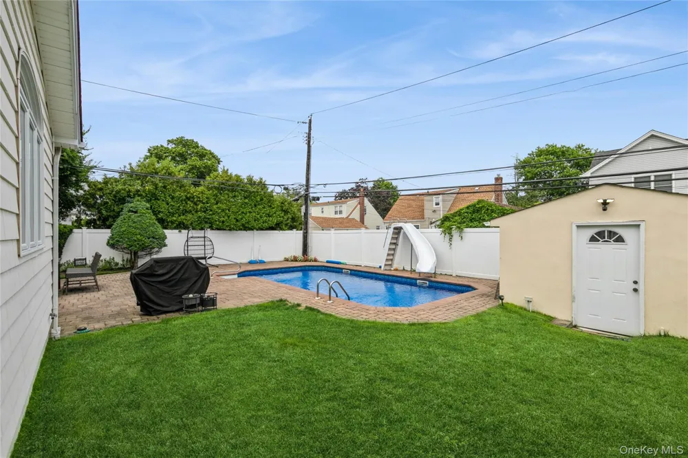 27 Greenlawn Boulevard Valley Stream, NY 11580