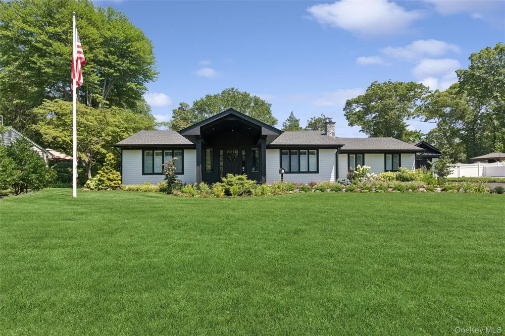 7 King Arthurs Court Saint James, NY 11780