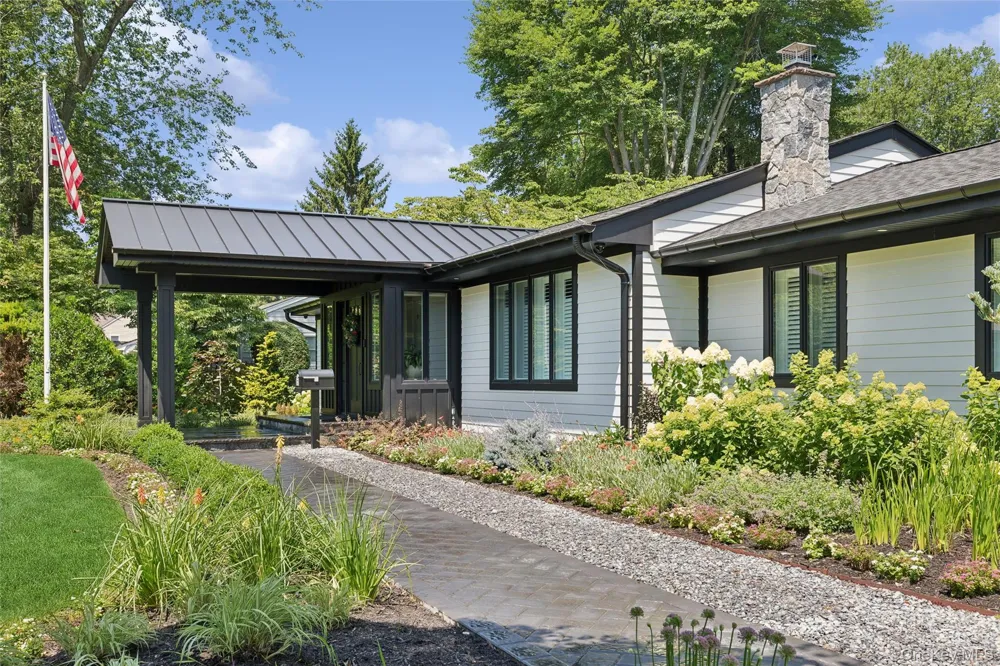 7 King Arthurs Court Saint James, NY 11780