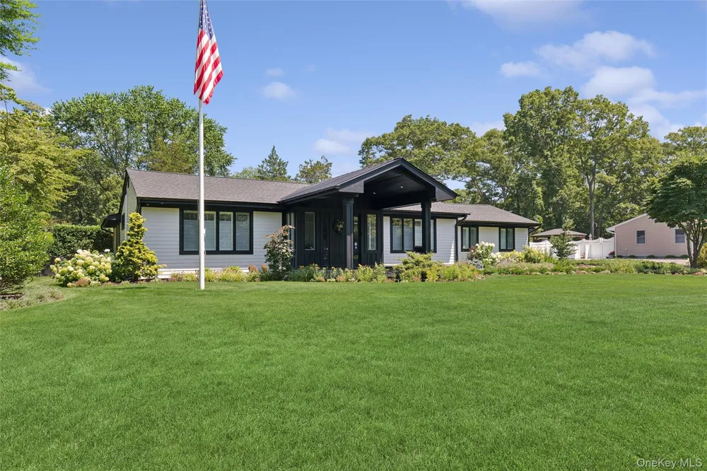 7 King Arthurs Court Saint James, NY 11780