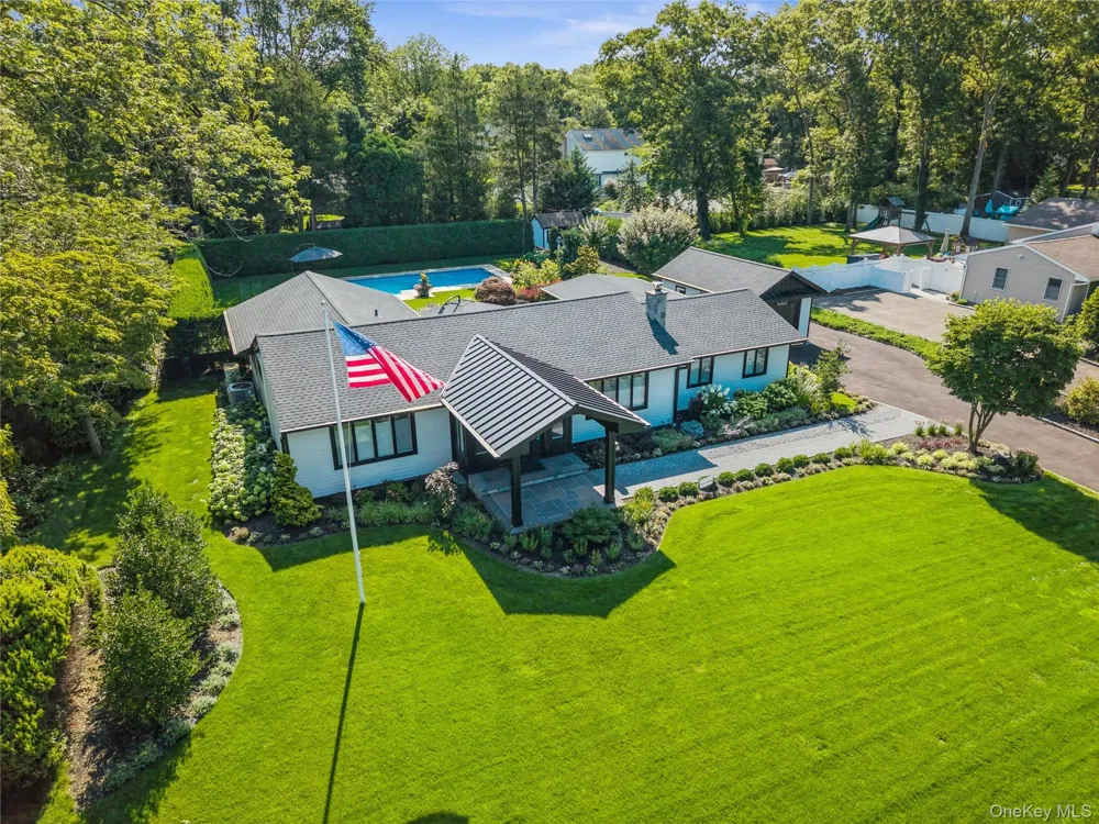 7 King Arthurs Court Saint James, NY 11780