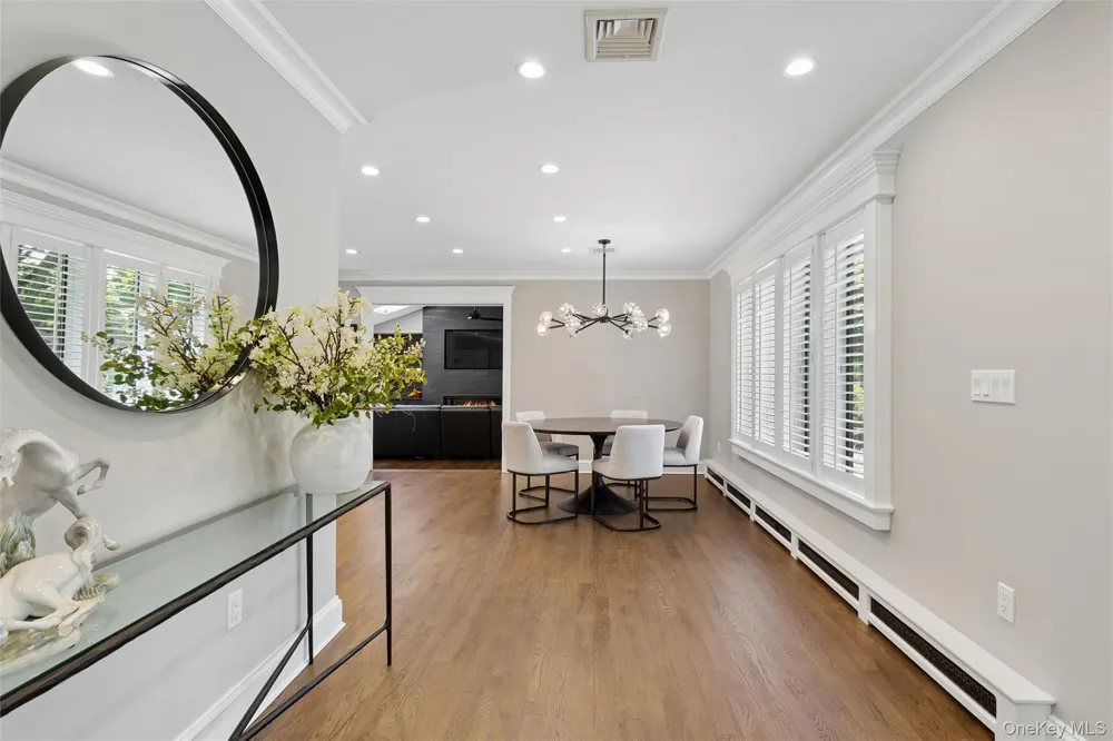 7 King Arthurs Court Saint James, NY 11780