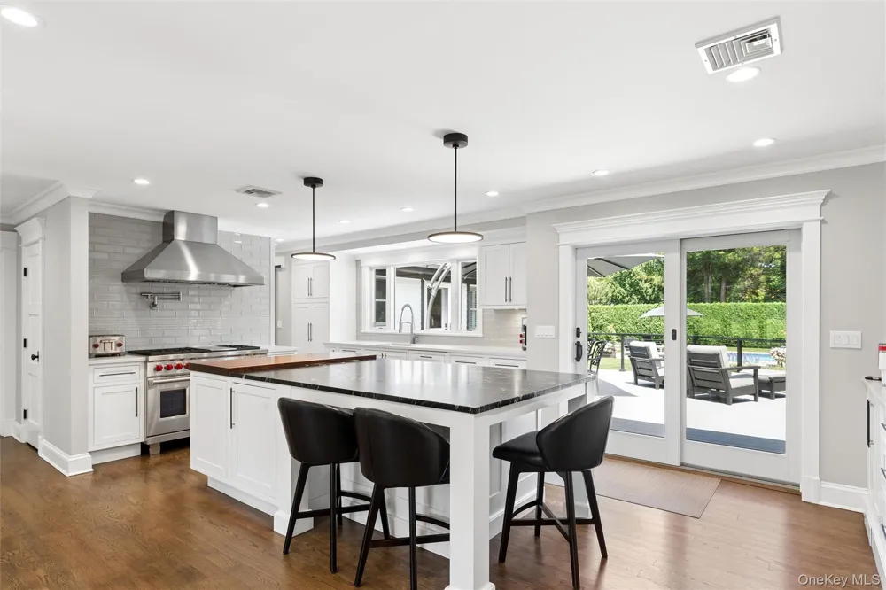 7 King Arthurs Court Saint James, NY 11780