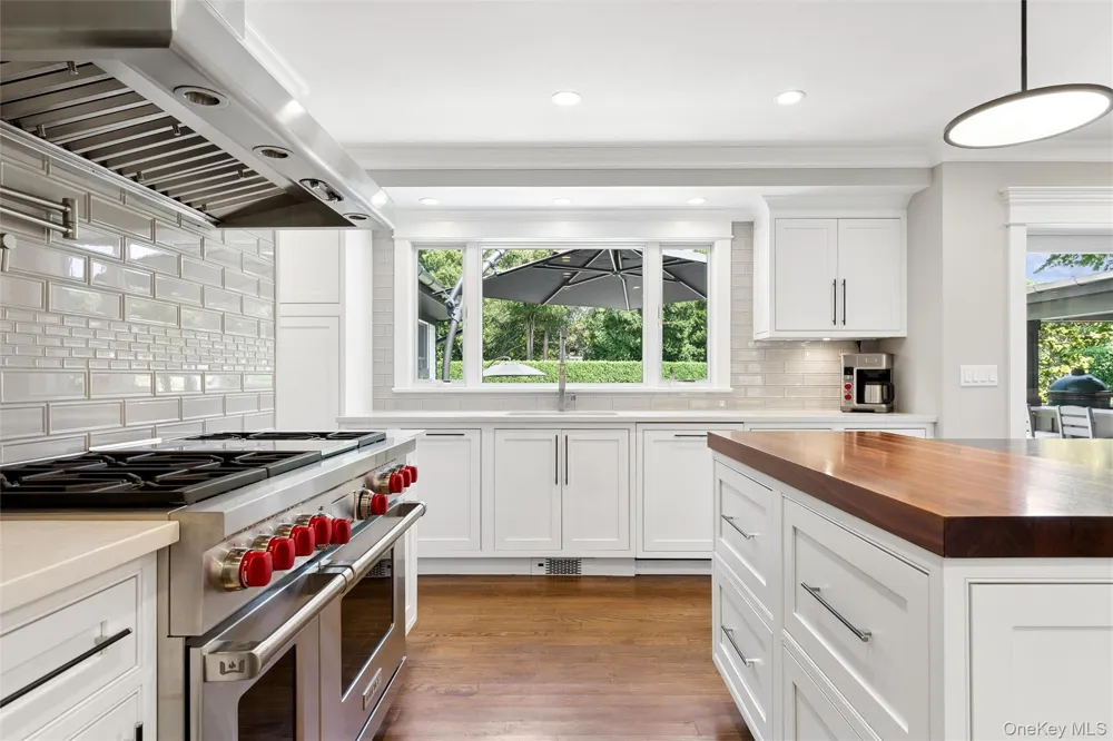 7 King Arthurs Court Saint James, NY 11780