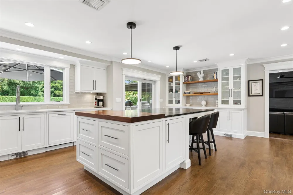 7 King Arthurs Court Saint James, NY 11780