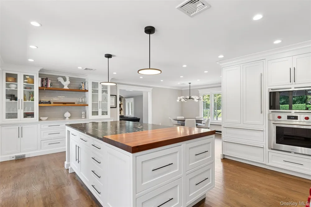 7 King Arthurs Court Saint James, NY 11780