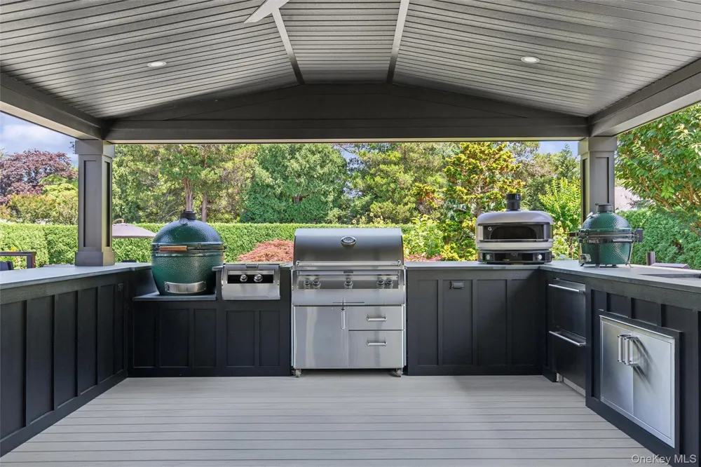 7 King Arthurs Court Saint James, NY 11780