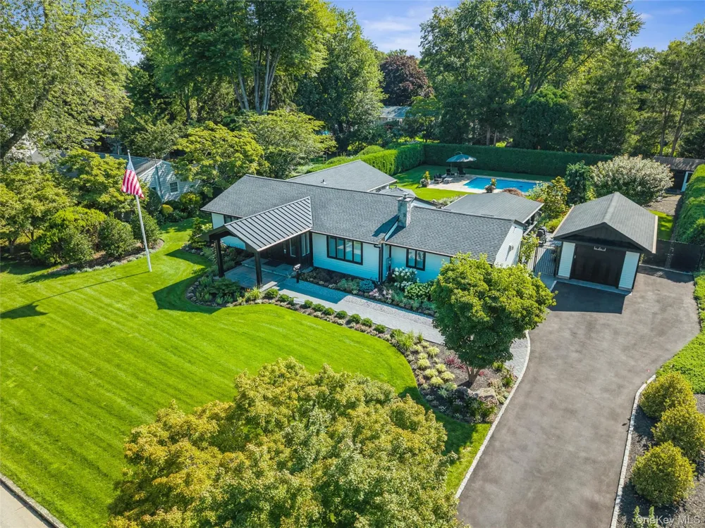 7 King Arthurs Court Saint James, NY 11780