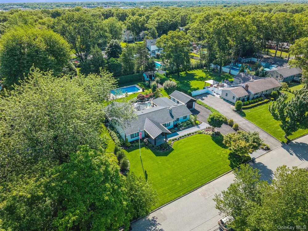 7 King Arthurs Court Saint James, NY 11780