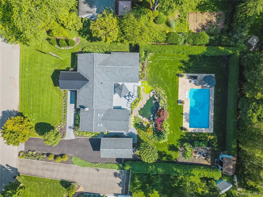 7 King Arthurs Court Saint James, NY 11780