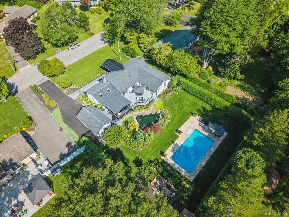 7 King Arthurs Court Saint James, NY 11780
