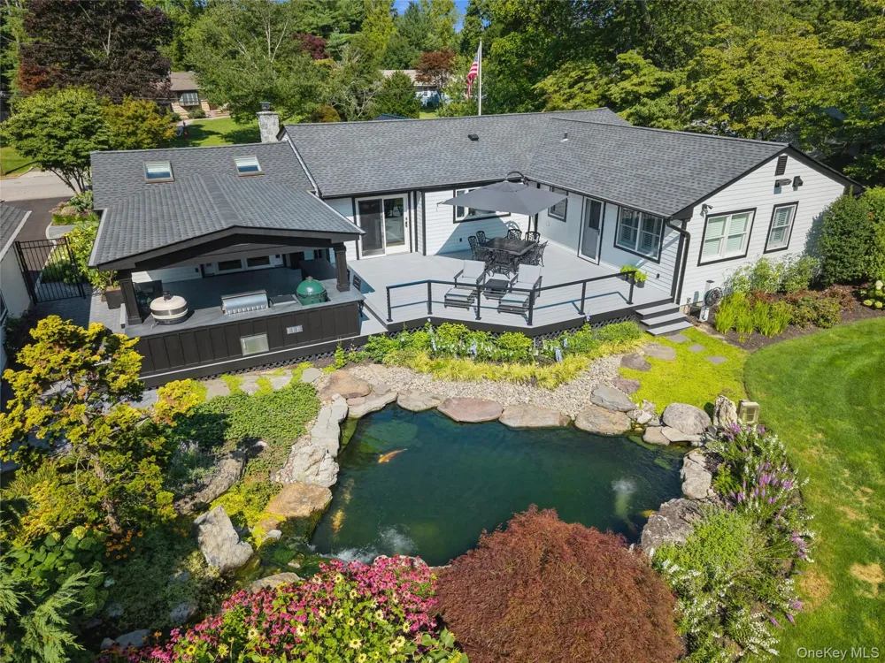 7 King Arthurs Court Saint James, NY 11780