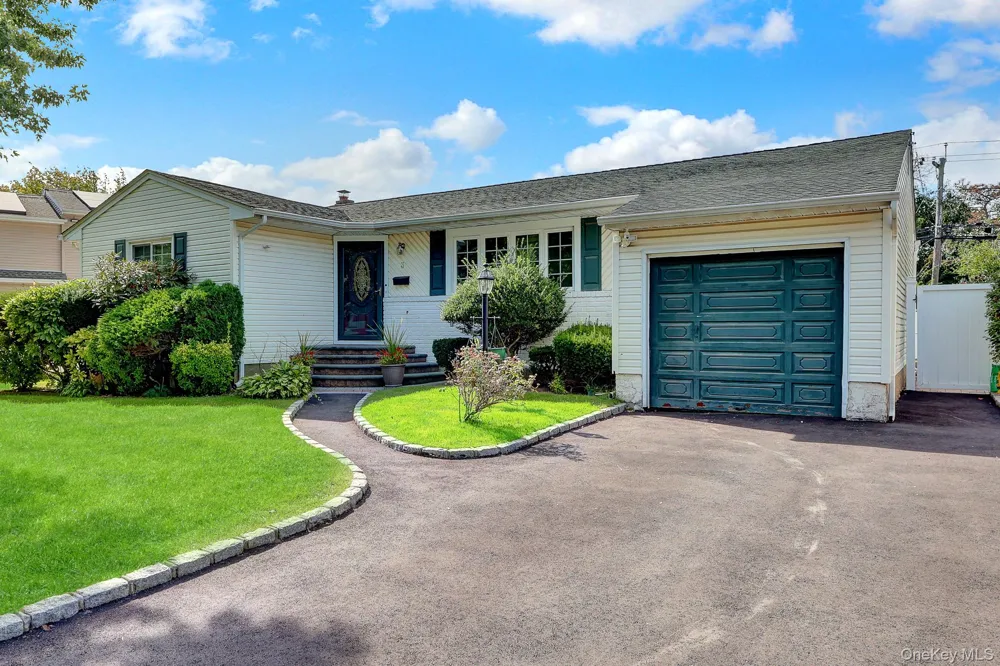 3 Daniel Drive Farmingdale, NY 11735