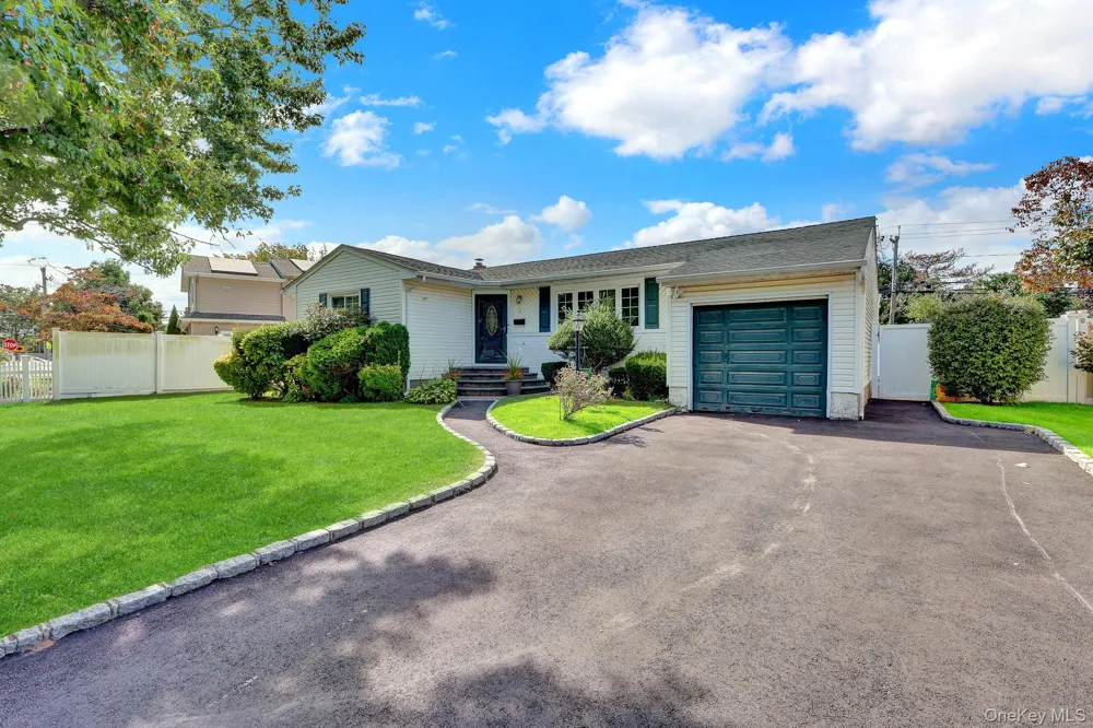 3 Daniel Drive Farmingdale, NY 11735