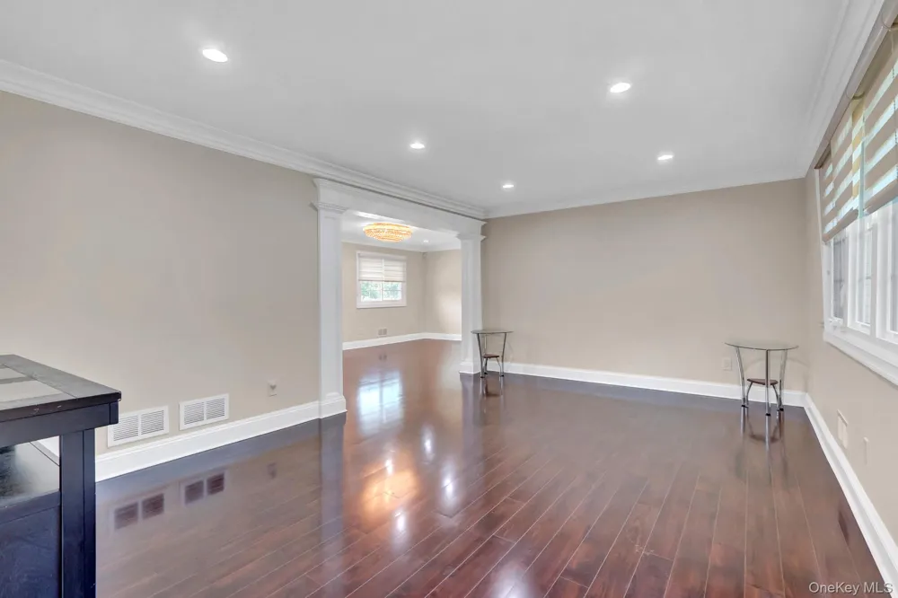 3 Daniel Drive Farmingdale, NY 11735