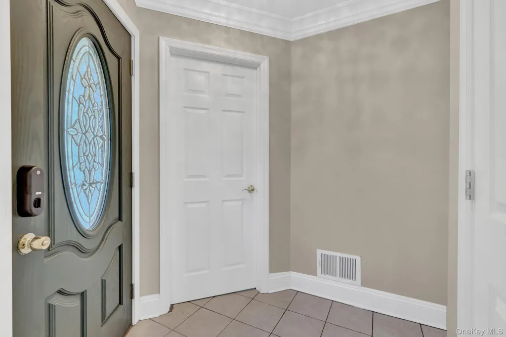 3 Daniel Drive Farmingdale, NY 11735
