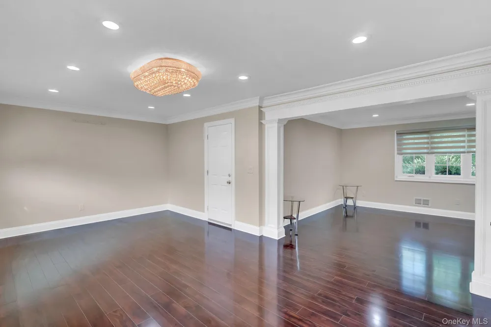 3 Daniel Drive Farmingdale, NY 11735