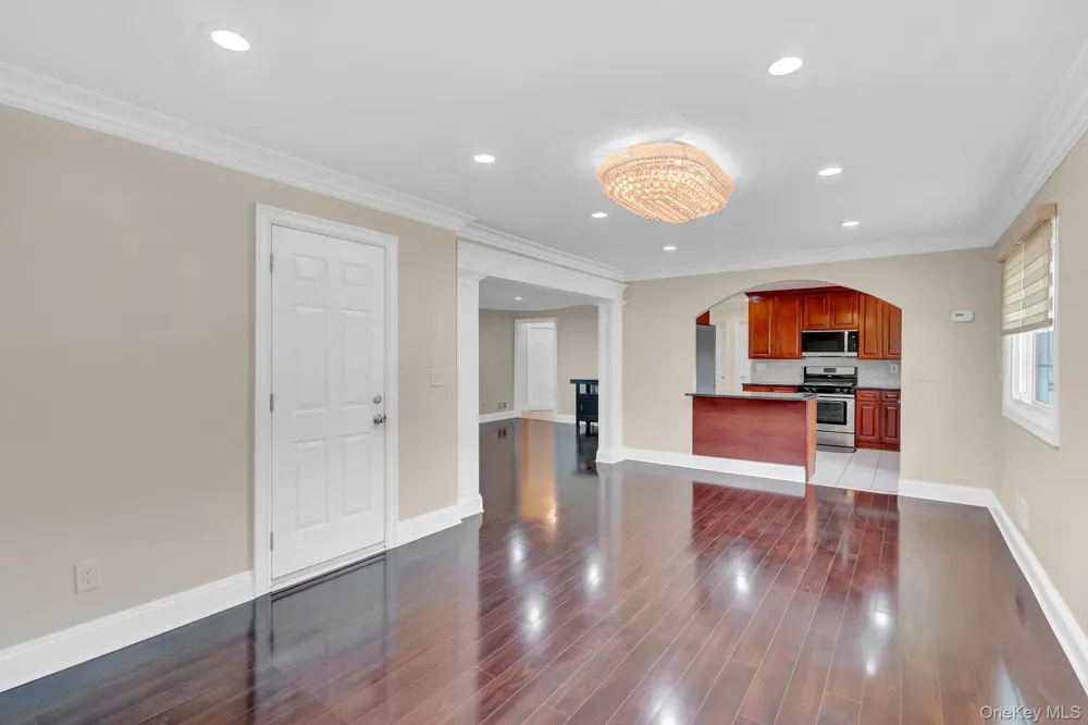 3 Daniel Drive Farmingdale, NY 11735