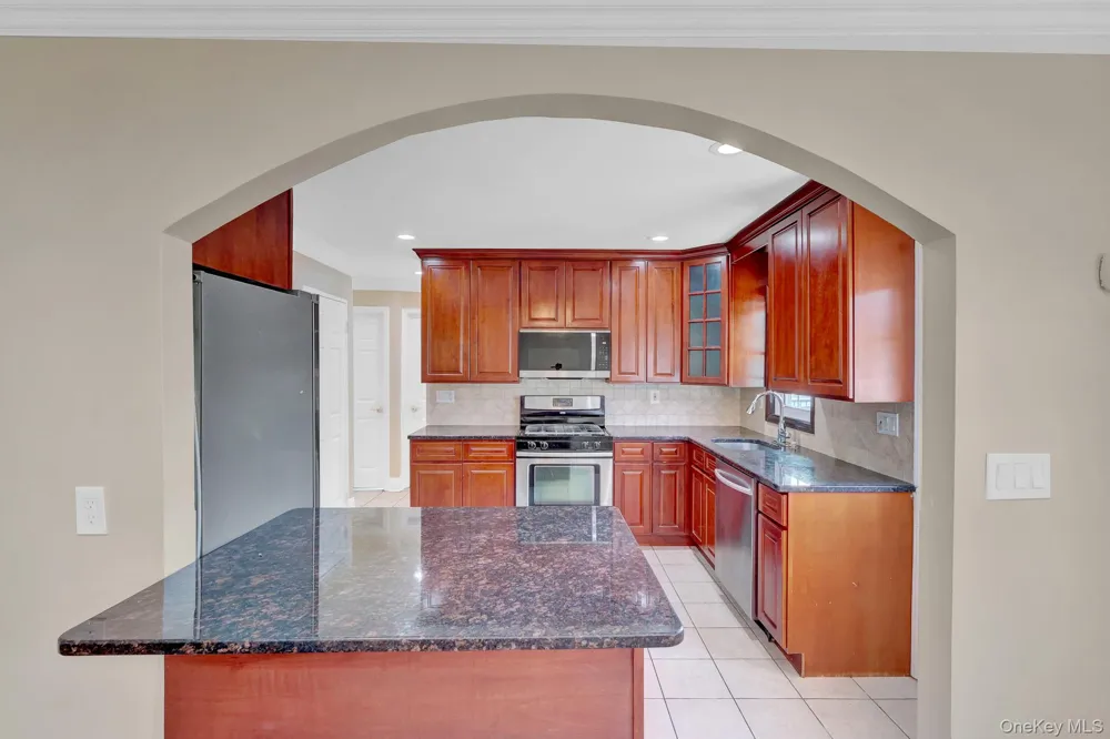 3 Daniel Drive Farmingdale, NY 11735