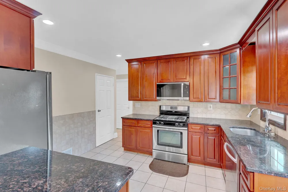 3 Daniel Drive Farmingdale, NY 11735