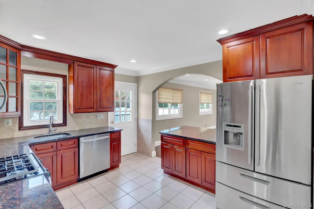 3 Daniel Drive Farmingdale, NY 11735