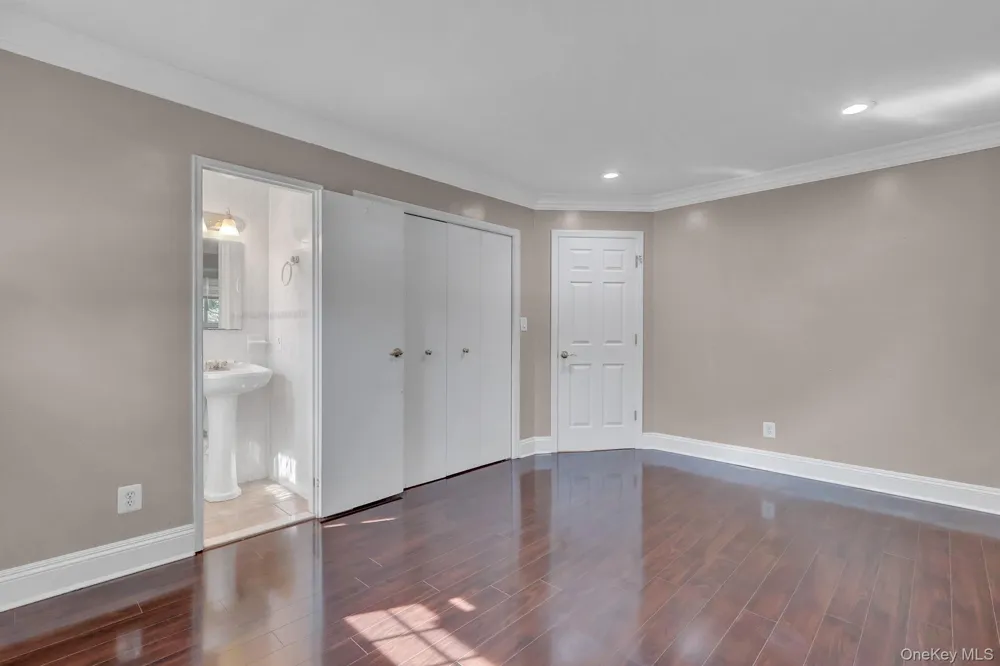 3 Daniel Drive Farmingdale, NY 11735